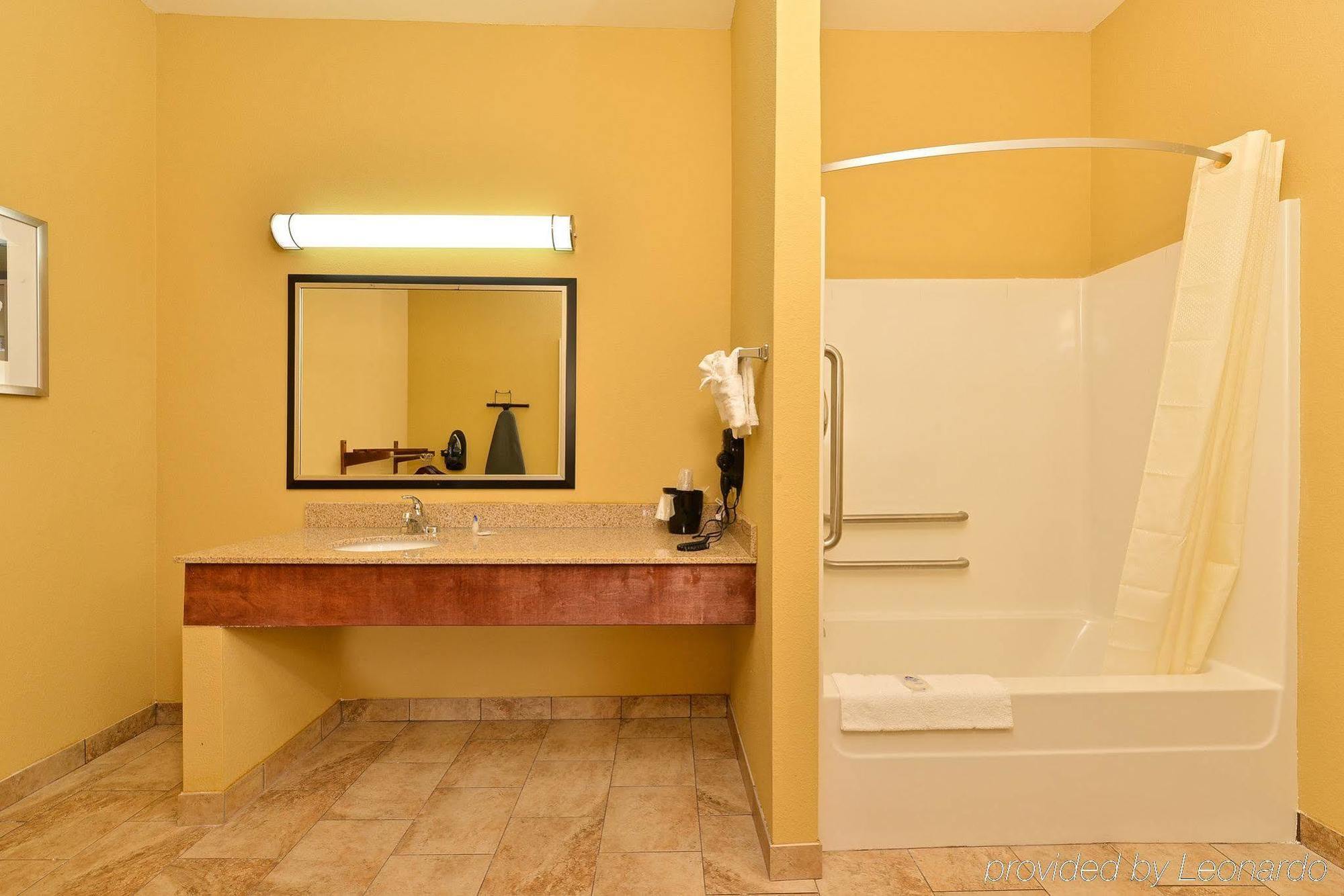 Americas Best Value Inn Tupelo Exterior photo